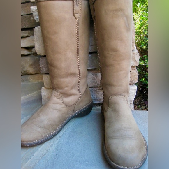 UGG Women’s “Swell” Nubuck/Sheepskin Tall Winter Boots-Cocoa size 10 - Picture 4 of 6